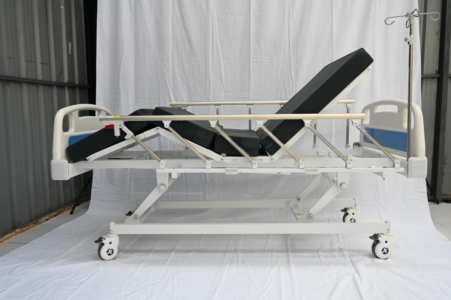 Three Function Manual Bed